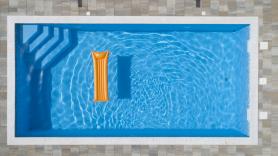 Lo que pasa en esta piscina es para llamar a la Policía y también al Ministerio de Sanidad: "Se ruega presten atención"