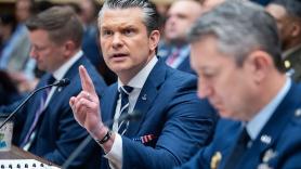 Hegseth compara el desembarco de Normandía con la llegada de inmigrantes a las costas de España