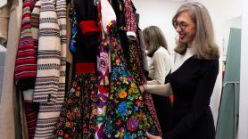 Así se vive San Isidro en un taller del centro de Madrid: "Vestirse de chulapa no debería tener ideología"