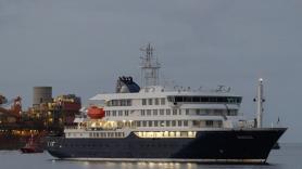 Así ha sido el momento de la llegada del MV Hondius al Puerto de Granadilla (Tenerife)