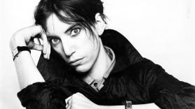 Cómo Patti Smith ha pasado de ser la 'madrina del punk' de los 70 a icono de la Generación Z gracias a sus poemas y a Rosalía