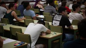 Los pinganillos con IA tienen las horas contadas en la PAU: cuatro comunidades estrenan detectores de frecuencia en junio y anularán toda la prueba