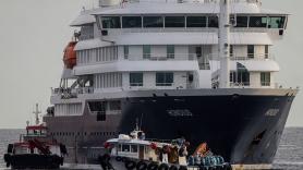 El MV Hondius zarpa hacia Países Bajos tras evacuar a los últimos 28 pasajeros dentro del puerto de Granadilla