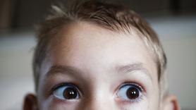 Edward, estudiante de 17 años, desarrolla una IA que diagnostica autismo y TDAH a partir de imágenes de la retina con un 89% de precisión