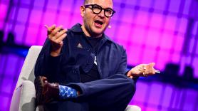 Cory Doctorow, activista digital: "El internet que nos ayudará a sobrevivir al genocidio, a la emergencia climática y al auge del fascismo deberá ser dinámico"