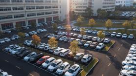 "Si alguien aparca un SUV en la calle, el espacio público se da por perdido; pero si pedimos un carril bici, el escándalo es enorme": la paradoja de los coches cada vez más grandes