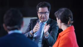 El ministro Óscar López: "Hasta la crisis 2008 se clamaba por la desregulación, ahora pasa lo mismo con las redes sociales y la IA"