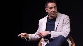 Emilio Delgado quiere prohibir la "turra sectaria" de los evangélicos en el Metro, uno de ellos le responde y él no puede evitar saltar