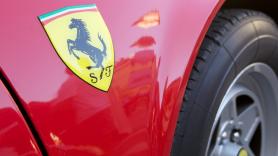Un suizo se sale de la carretera con su Ferrari, lo abandona medio destrozado, vuelve a casa y luego no dice ni una sola palabra