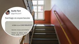 Este cartel que han colgado en un bloque de Santiago de Compostela para reprochar la actitud de unos estudiantes es "cine"