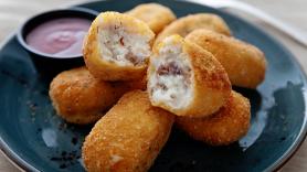 El cartel que ha colocado un bar sobre el precio de las croquetas arrasa con más de medio millón de visitas: "Qué considerados"