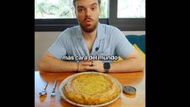 El veredicto de Ibai Llanos después de probar la tortilla de patatas más cara del mundo: vale 2.200 euros