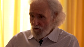 Ramiro Calle, experto en yoga de 83 años: "A mis alumnos les pregunto qué harían si solo les quedara una hora de vida"