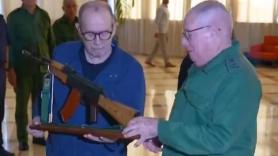 Silvio Rodríguez dice tener "listo" su Kalashnikov si EEUU ataca Cuba: "No lo pedí simbólicamente, lo pedí de verdad"