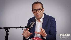 David Jiménez enseña dos de los comentarios que ha recibido por el capítulo que ha hecho sobre el caso de Zapatero