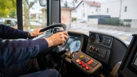 Una conductora de autobús de 58 años, despedida por negarse a llevar un autobús sin cinturones de seguridad