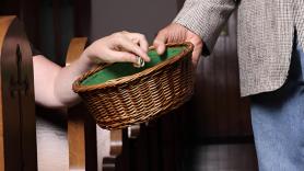 "Iba a buenos restaurantes varias veces al día y le encantaba viajar": un sacerdote habría robado 245.000 euros de su propia parroquia