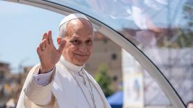 Amén al negocio: el fenómeno del turismo religioso y cuánto dinero mueve realmente una visita papal