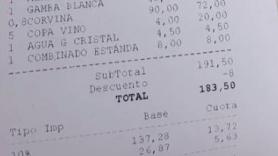 Lo que le cobran a dos adultos y dos bebés por consumir en la mesa tiene desconcertados a muchos