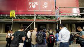 La UCO se persona en la sede del PSOE en Ferraz por orden del juez Pedraz