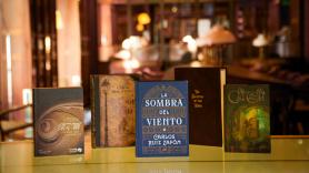 Por qué 'La sombra del viento' sigue siendo, 25 años después, el "fenómeno literario más importante de la literatura española"