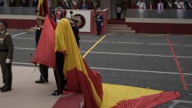 Al actor Joaquín Kremel le bastan tres palabras y una imagen para reaccionar a la caída de la bandera de España