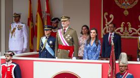 Accidentado desfile del día de las Fuerzas Armadas: sin desfile aéreo y con una caída de la bandera que ha incomodado hasta a Felipe VI
