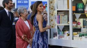Esta escena de la reina Letizia en la Feria del Libro está dando que hablar: hay quien dice que a Ayuso no le habrá gustado nada