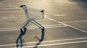 Vanessa, joven de 19 años, empuja un carrito de la compra y ahora tiene que pagar una multa de 140 euros