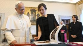 El Gobierno le deja a Ayuso la 'bendita pregunta' tras su encuentro con el papa León XIV