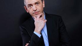 Pierre Larrouturou, economista francés: "Bajar los impuestos a las empresas durante 40 años solo ha servido para engordar la fortuna de los más ricos"