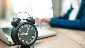 Una semana laboral de dos días y medio: un informe de expertos propone bajar de 2.100 a 1.000 horas las horas trabajadas al año para frenar el calentamiento y repartir la riqueza