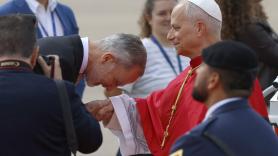 Juan José Millas destaca un detalle de lo que hizo Felipe VI con el papa tras la avería del avión