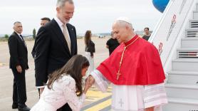 La razón de la reverencia de la reina Letizia al papa León XIV cinco días después de la polémica con Charlene de Mónaco