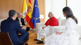 Muchos se fijan en este pequeño detalle durante el encuentro del papa con Pedro Sánchez y los reyes