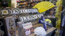 El impacto de la visita de León XIV en los souvenirs de Madrid: "Esperamos que sea el mejor fin de semana del año"