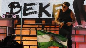 Bad Bunny tiene su 'Casita', pero Alejandro Sanz triunfa en las redes tras montar una 'Caseta' en el concierto de Sevilla