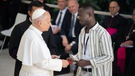El emocionante discurso de un senegalés ante el papa León XIV que destroza la prioridad nacional de Vox en un minuto