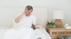 Un neurólogo explica por qué con la edad se tiende a madrugar cada vez más: tiene que ver con "el pico mínimo de temperatura corporal"