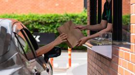 Pide 100 hamburguesas a 10 minutos de cerrar y se lía una buena: "Cero empatía"