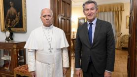 A Feijóo le pasa con León XIV lo peor que te puede pasar en un cumpleaños: repetir regalo