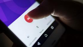 Le quitaron un plus por no coger el teléfono en sus días de descanso: la justicia obliga a su Ayuntamiento a pagarle 4.978 euros y recuerda el derecho a la desconexión