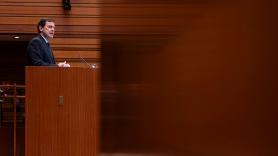 Mañueco jura su cargo apostando por la "vocación humanista" del PP a pesar de hacer suya la "prioridad nacional" de Vox