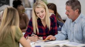 57 años y 42 cotizados: el servicio de empleo le propone empezar de cero con adolescentes y ahora siente que toda su vida laboral no ha servido de nada