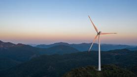 Un pueblo de 650 habitantes no tenía ni 500 euros para las luces de Navidad en 2012: hoy su comarca acumula 100 millones gracias a 279 molinos de viento