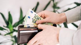 Mi padre siempre guardaba los billetes doblados en su cartera: me reí durante años antes de comprender por qué tenía razón
