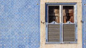 Sin aire acondicionado: los azulejos creados en Castellón con baterías viejas que prometen "un menor consumo energético" en pleno verano