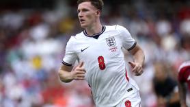 Roban las botas y los balones de la selección inglesa antes de llegar a su entrenamiento para el Mundial