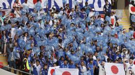 Los aficionados japoneses cumplen en el Mundial 2026 con su tradición viral: recoger la basura del estadio