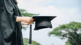 Reino Unido busca a 5.500 jóvenes españoles que estudiaron allí para que paguen sus préstamos estudiantiles: "Los contribuyentes están furiosos"